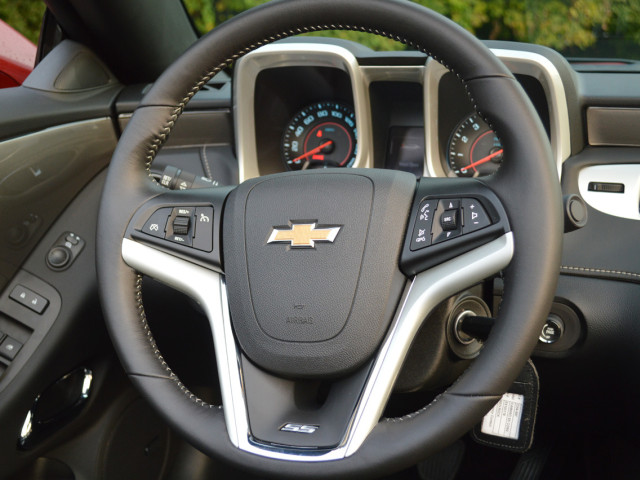 Chevrolet Camaro Convertible фото