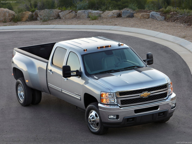 Chevrolet Silverado фото