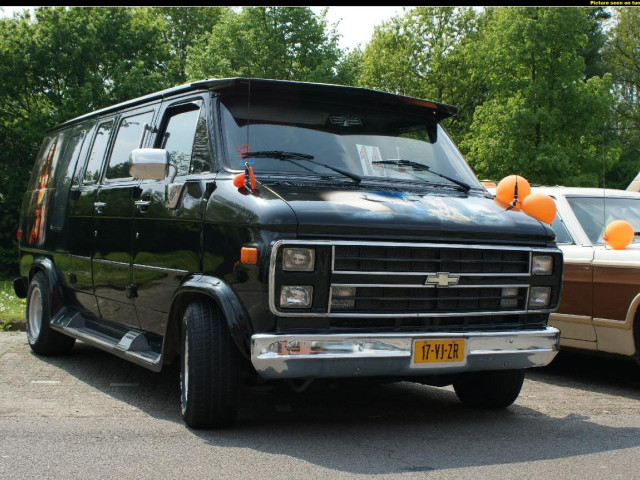 Chevrolet Van фото