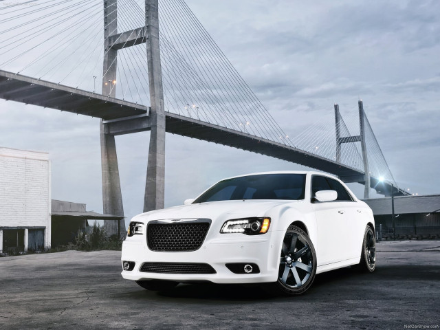 Chrysler 300 SRT8 фото