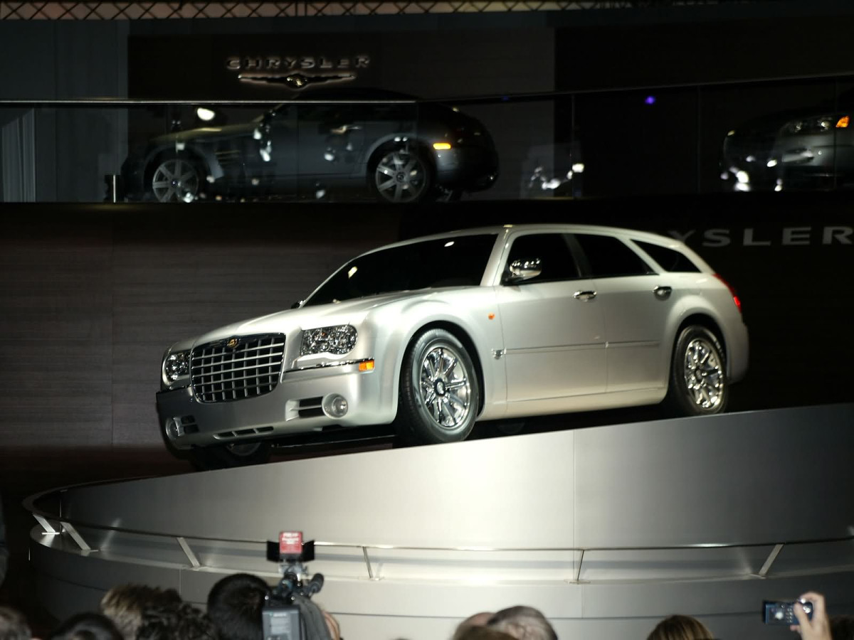 Chrysler 300C Touring фото 6384