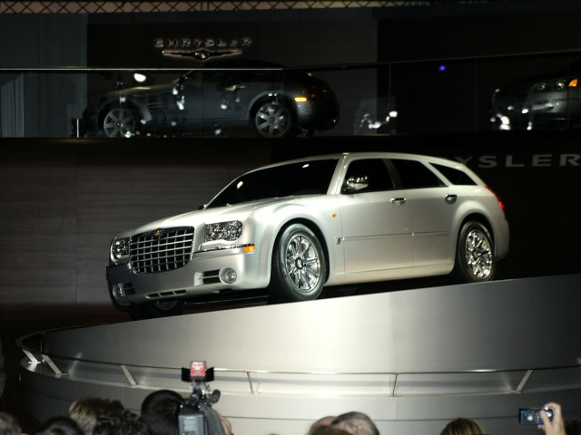 Chrysler 300C Touring фото