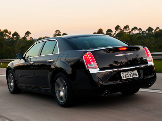 Chrysler 300C фото