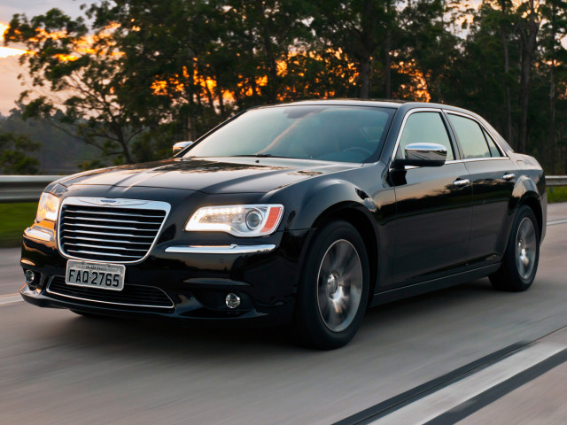 Chrysler 300C фото