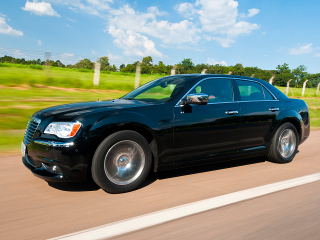 Chrysler 300C фото