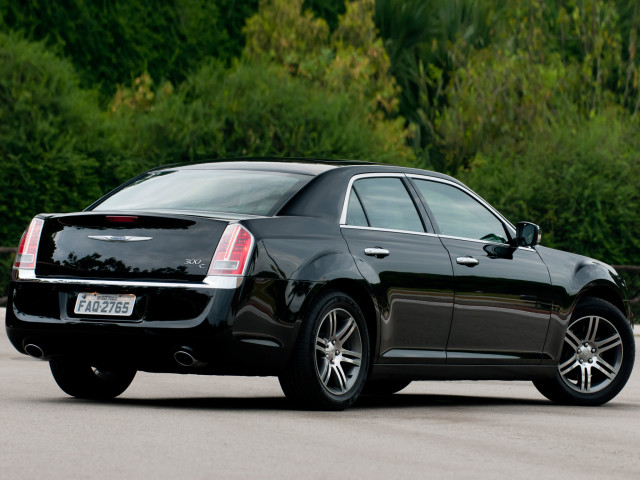 Chrysler 300C фото