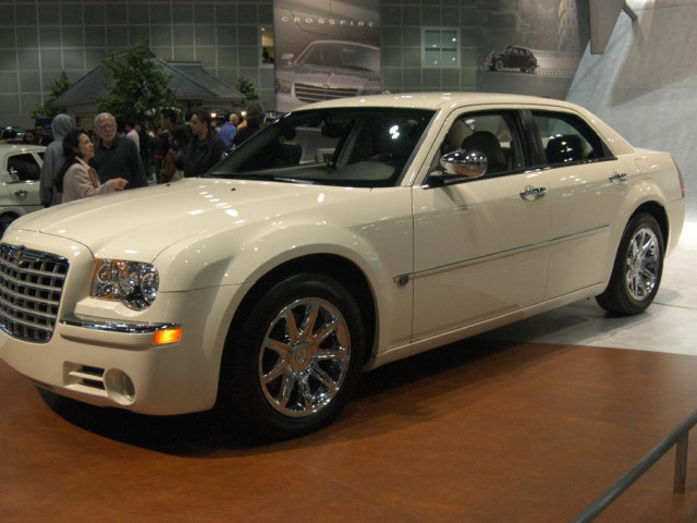 Chrysler 300C фото