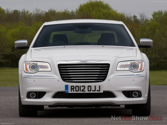 Chrysler 300C фото