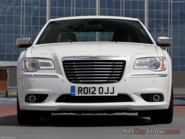 Chrysler 300C фото