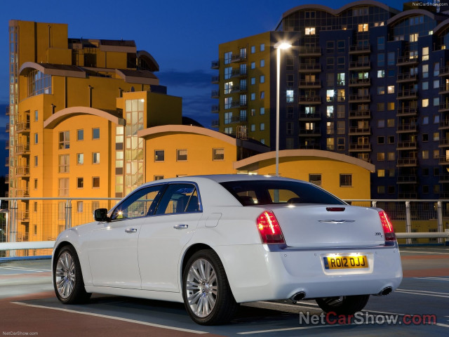 Chrysler 300C фото