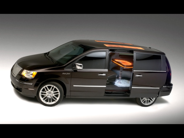 Chrysler Town & Country Black Jack фото