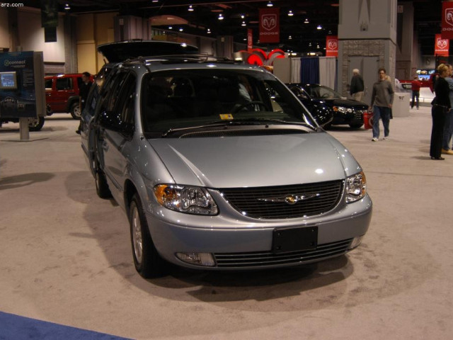 Chrysler Town and Country фото