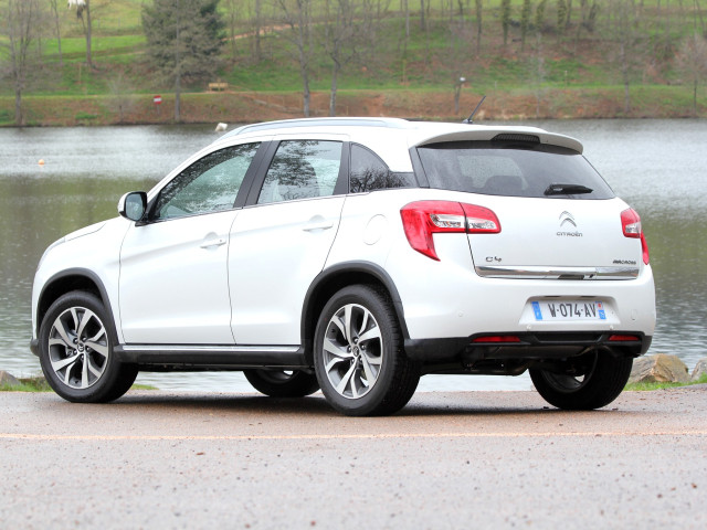 Citroen C4 Aircross фото