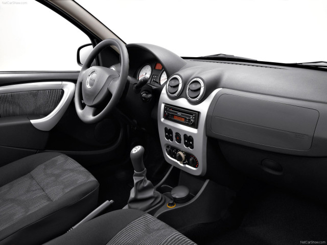 Dacia Sandero фото