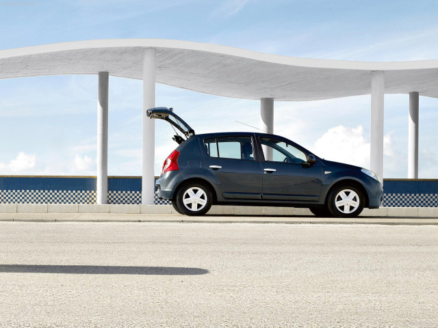 Dacia Sandero фото