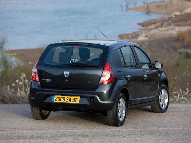 Dacia Sandero фото