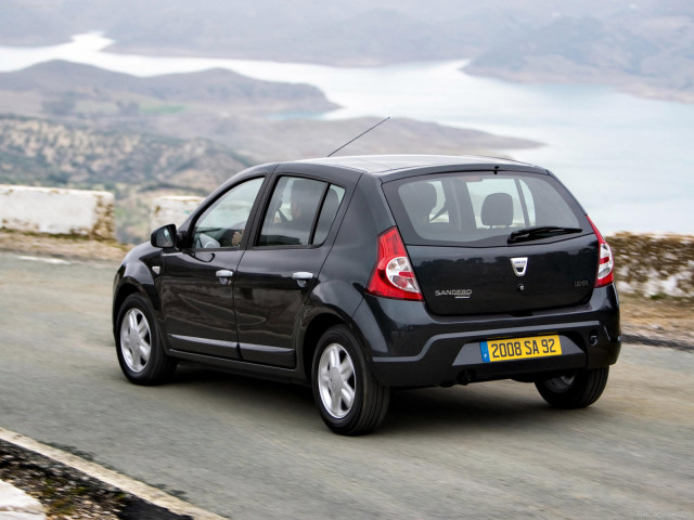 Dacia Sandero фото