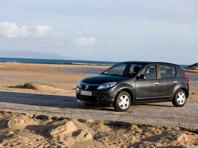 Dacia Sandero фото