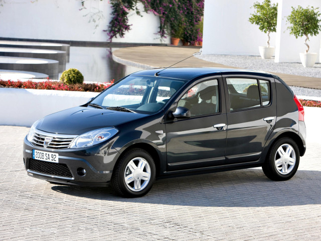 Dacia Sandero фото