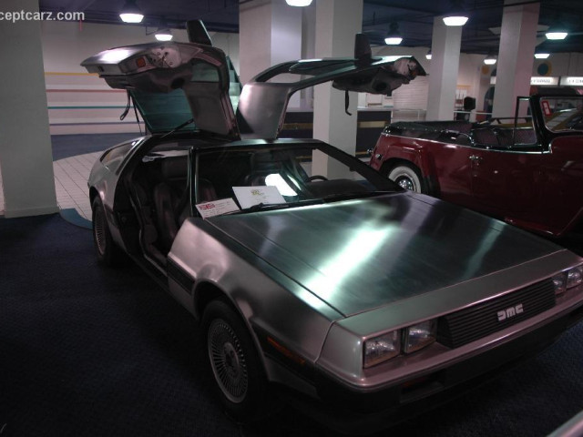 DeLorean DMC-12 фото