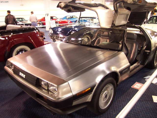 DeLorean DMC-12 фото