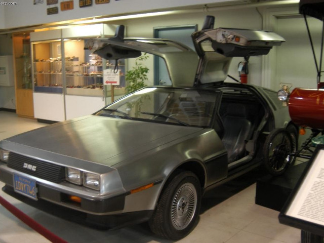 DeLorean DMC-12 фото