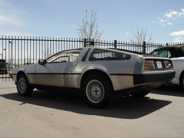 DeLorean DMC-12 фото