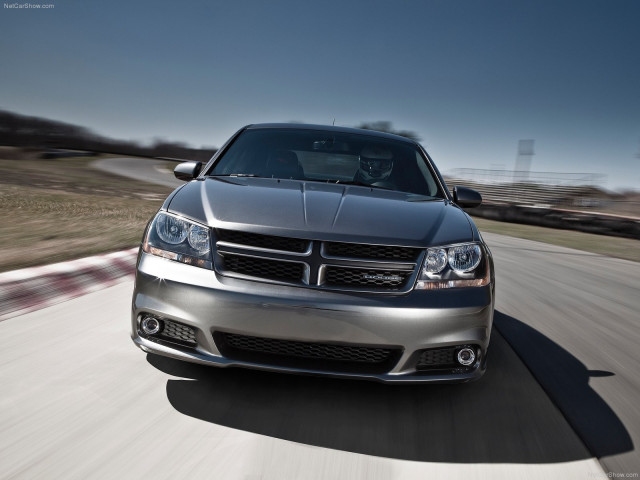 Dodge Avenger RT фото