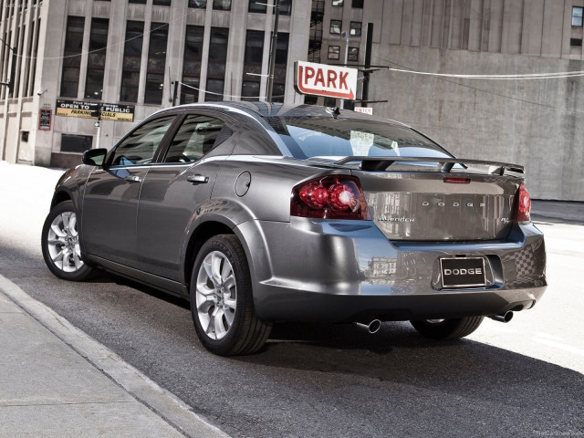 Dodge Avenger RT фото