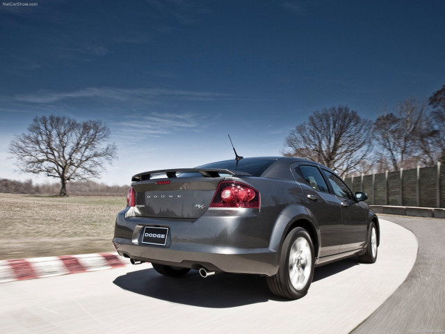 Dodge Avenger RT фото