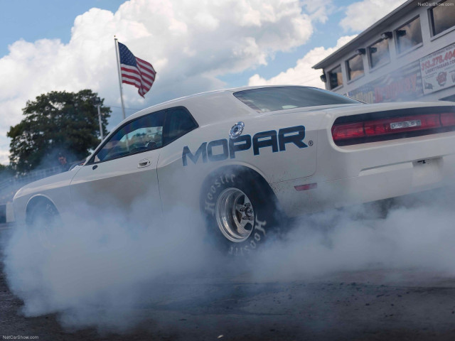 Dodge Challenger Mopar Drag Pak фото