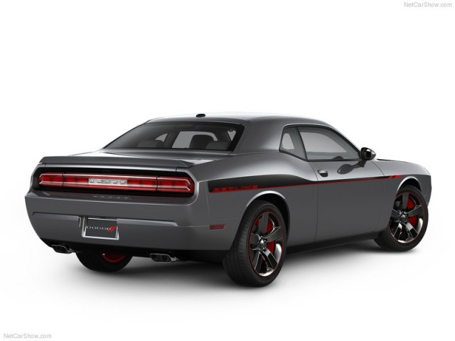 Dodge Challenger RT фото