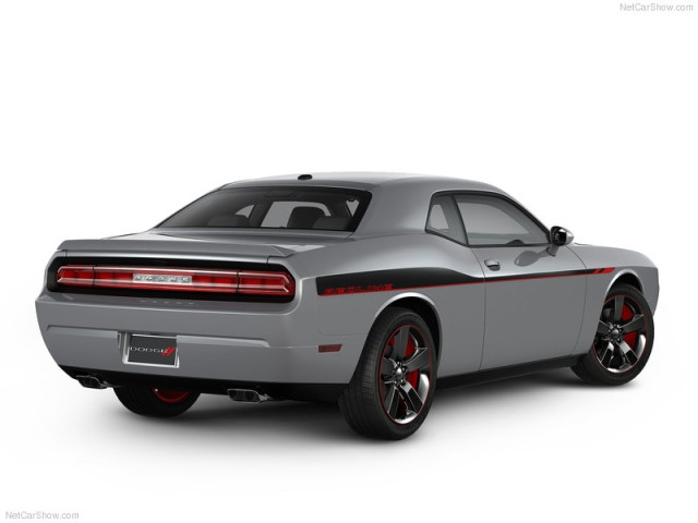 Dodge Challenger RT фото