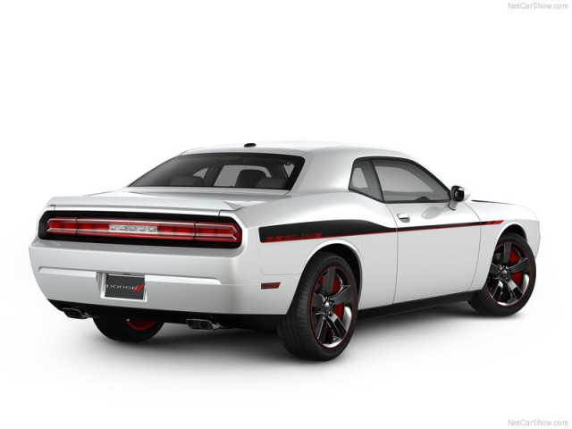 Dodge Challenger RT фото