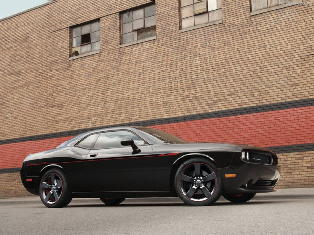 Dodge Challenger RT фото