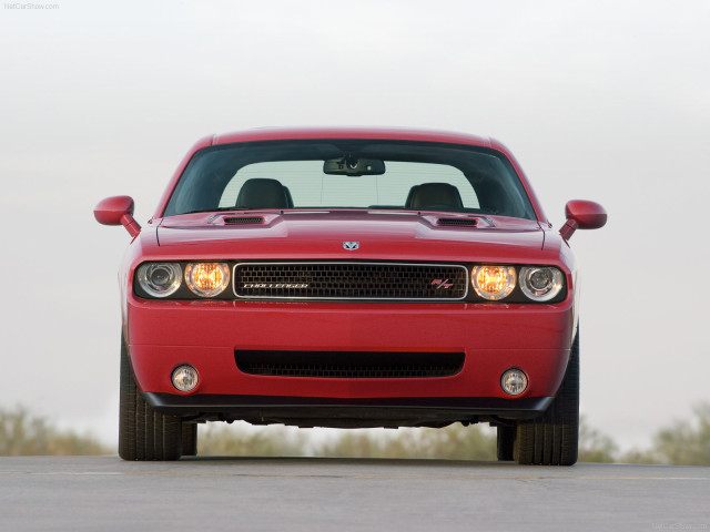 Dodge Challenger RT фото