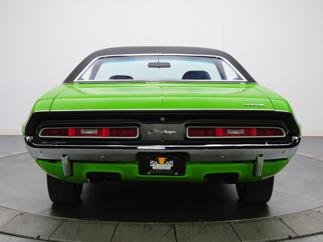 Dodge Challenger RT фото