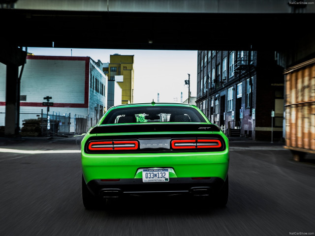 Dodge Challenger SRT Hellcat фото