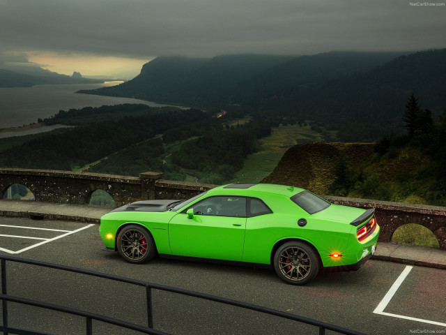 Dodge Challenger SRT Hellcat фото