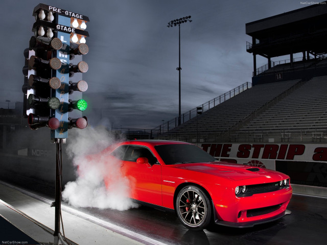 Dodge Challenger SRT Hellcat фото