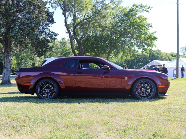 Dodge Challenger SRT Hellcat фото