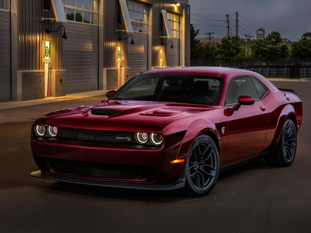 Dodge Challenger SRT Hellcat фото