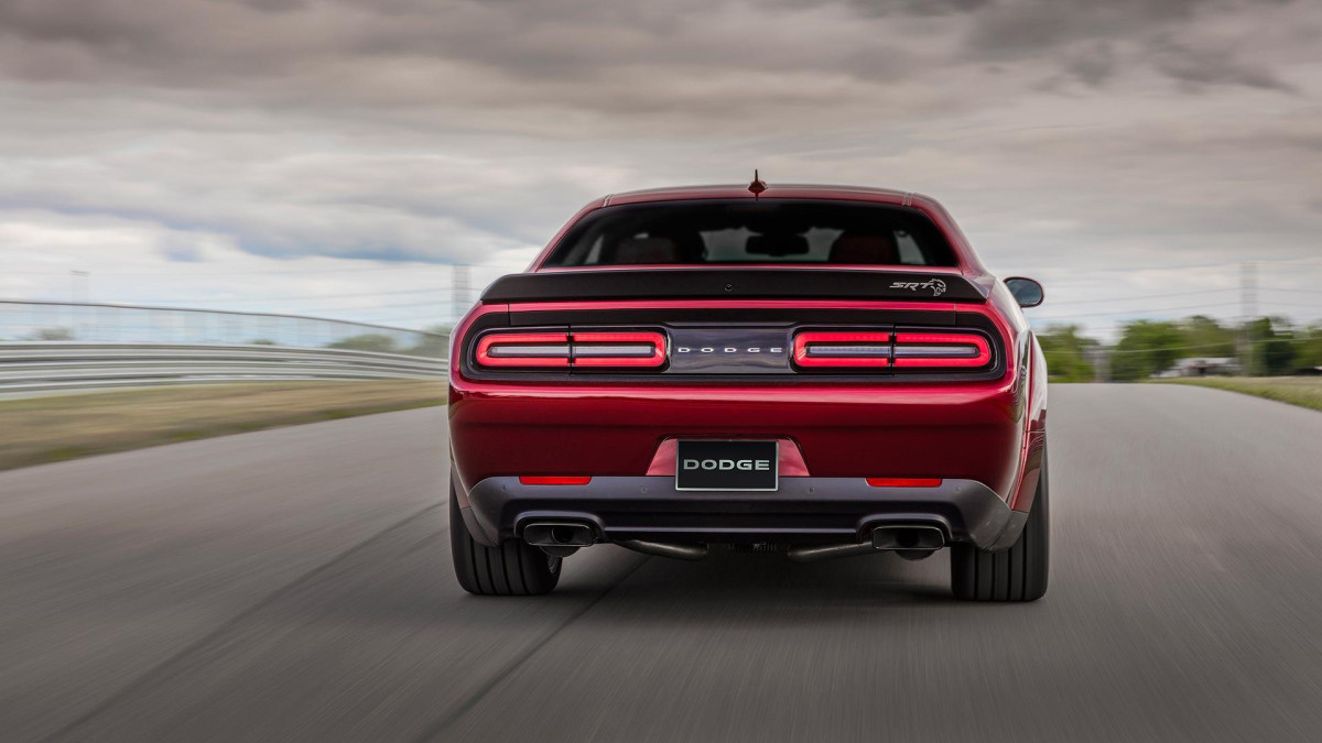 Dodge Challenger SRT Hellcat фото 185136