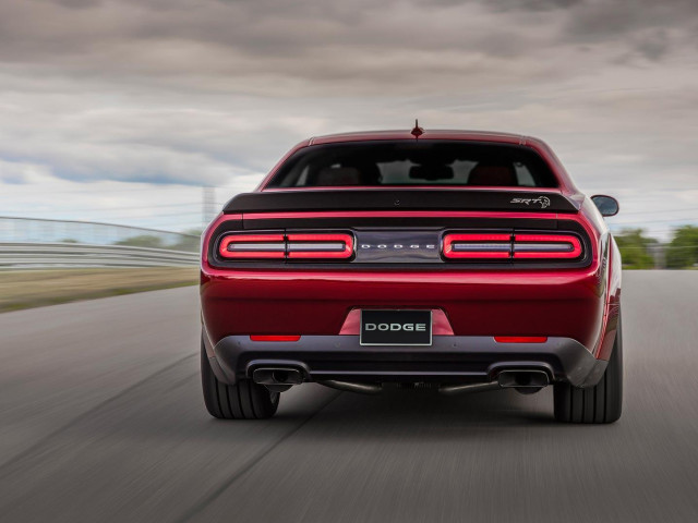 Dodge Challenger SRT Hellcat фото