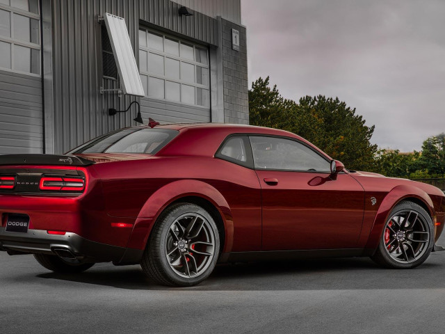 Dodge Challenger SRT Hellcat фото