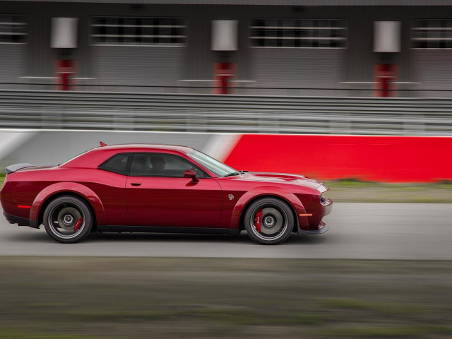 Dodge Challenger SRT Hellcat фото