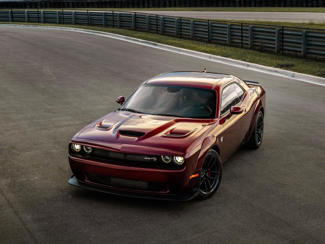 Dodge Challenger SRT Hellcat фото