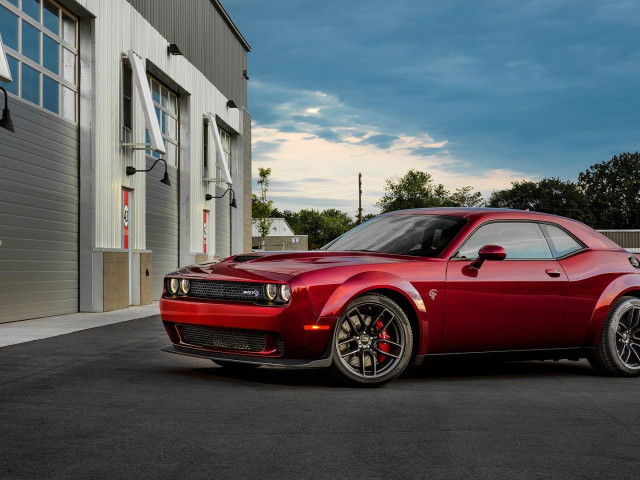 Dodge Challenger SRT Hellcat фото