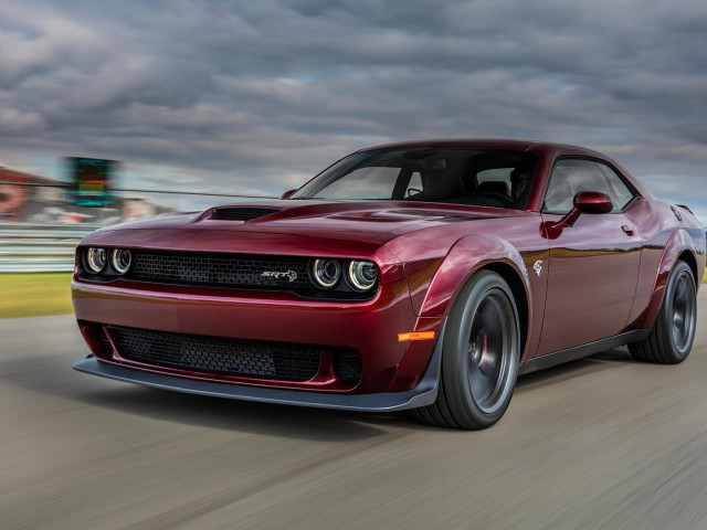 Dodge Challenger SRT Hellcat фото