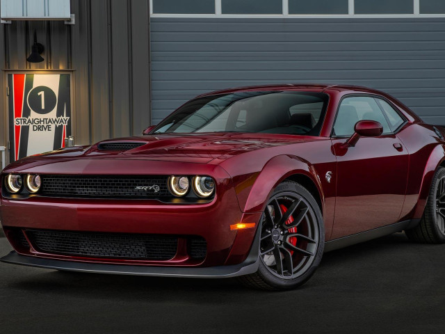 Dodge Challenger SRT Hellcat фото